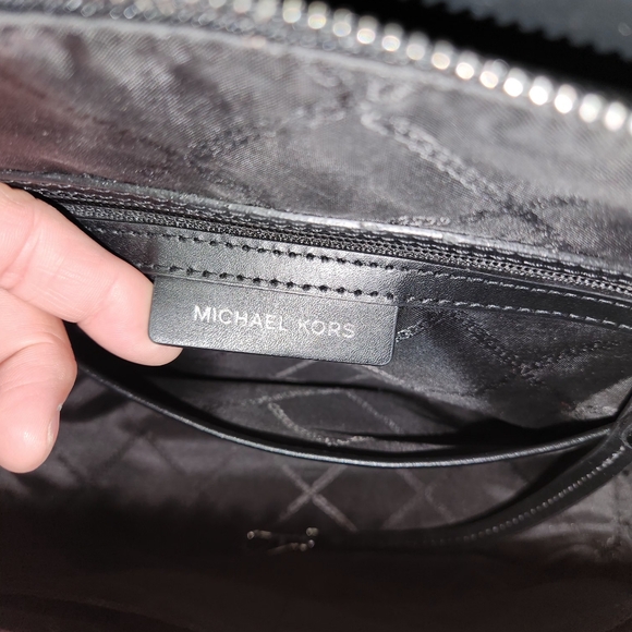 Michael Kors bag, Medium size, brand new. Comes with dust bag. - Picture 6 of 12